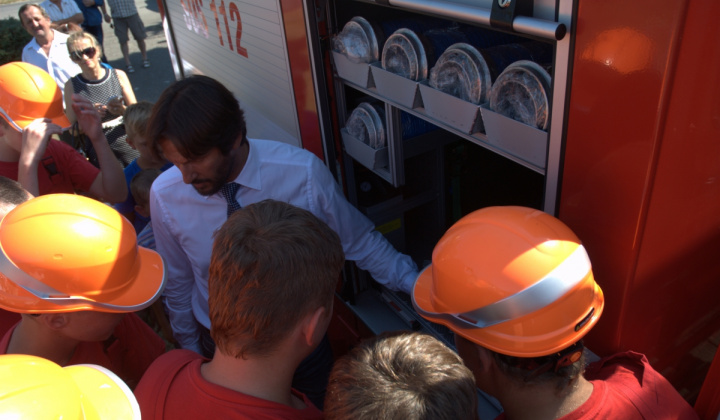 11. fotografia fotogalérie Odovzdávanie hasičckého vozidla